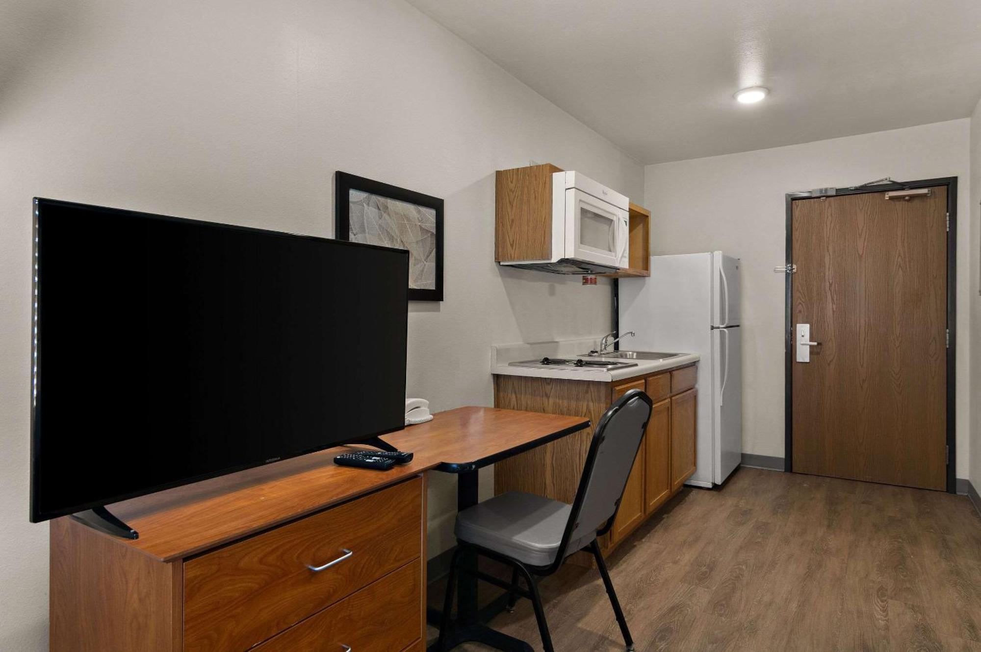 Woodspring Suites Champaign Near University Exterior foto