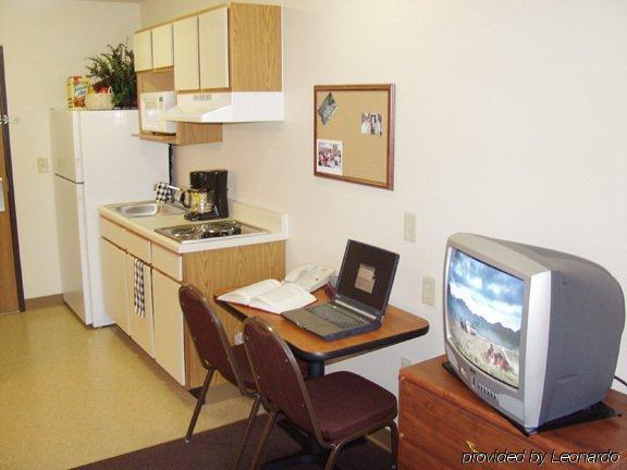 Woodspring Suites Champaign Near University Habitación foto