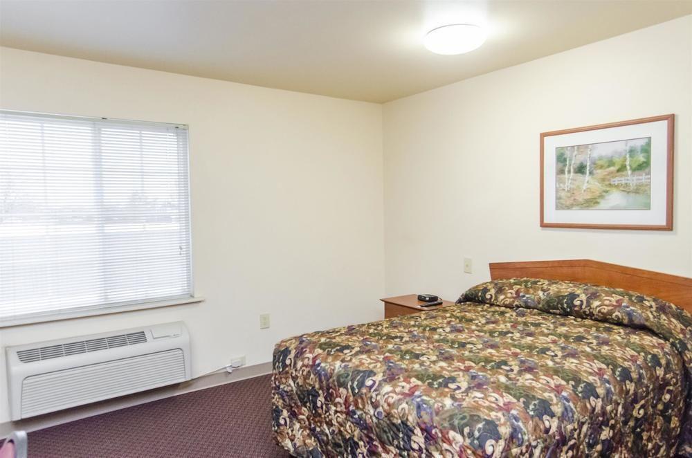 Woodspring Suites Champaign Near University Exterior foto
